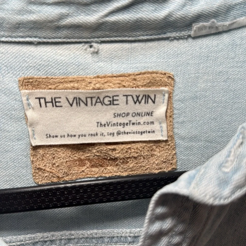 Vintage Levi’s Light Wash Denim Shirt – Made in USA Era size L